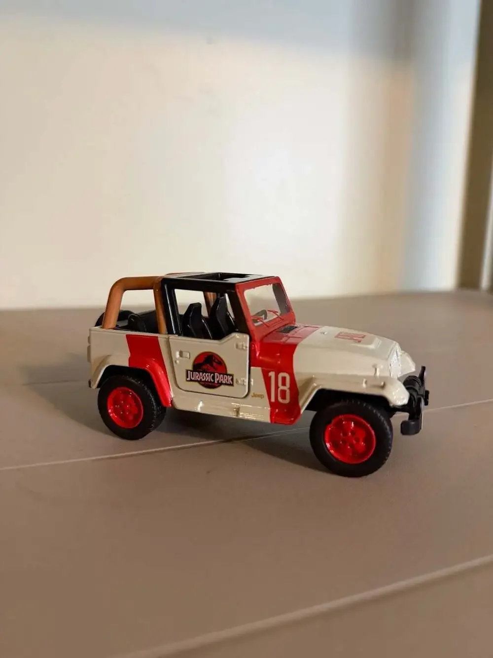 Jada Jurassic Park Jeep Wrangler 1:32 Die-Cast Pullback Car with Opening Doors,